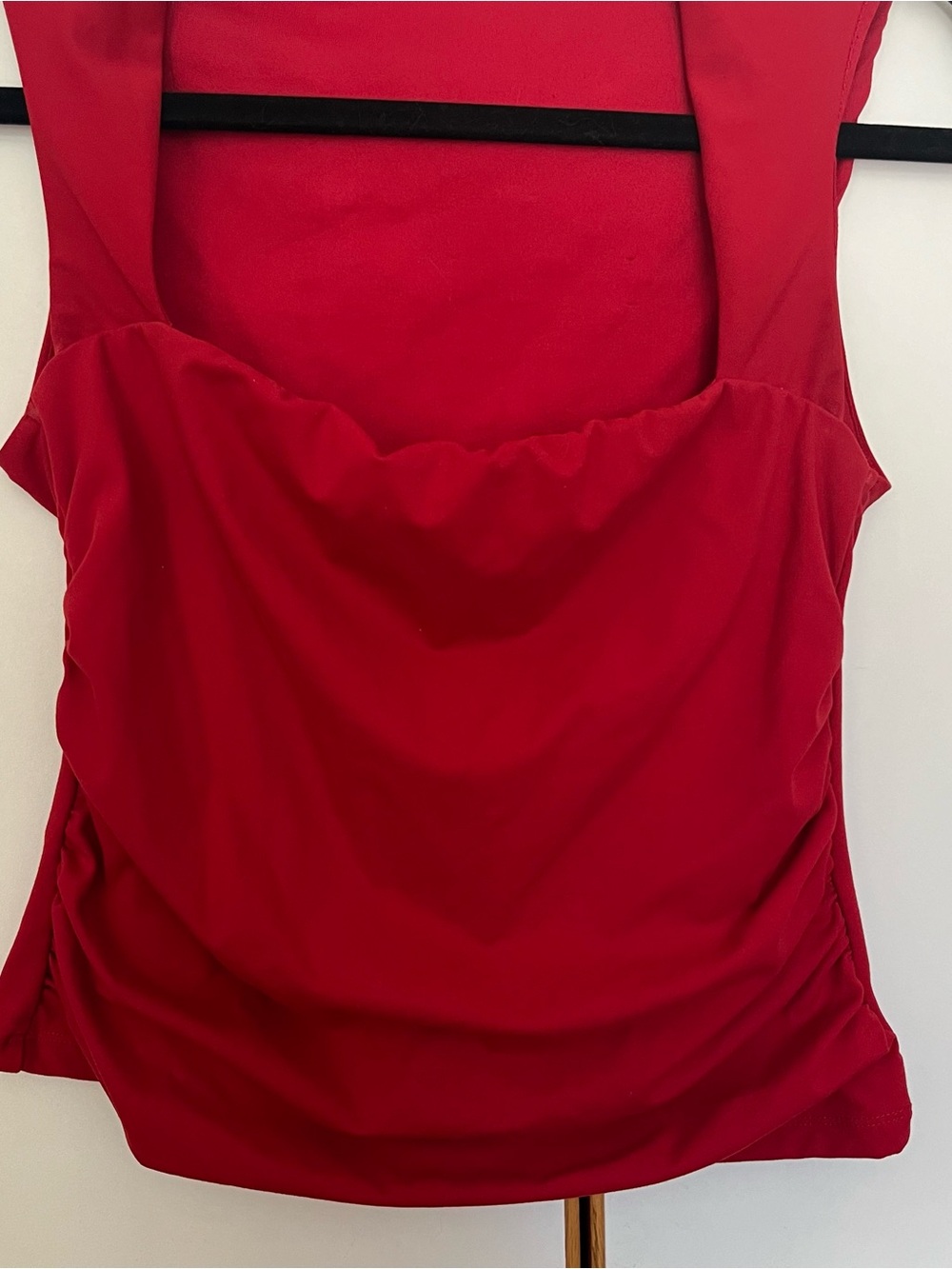 Red Square-Neck Ruched Sides Sleeveless Top - Picture 6 of 9